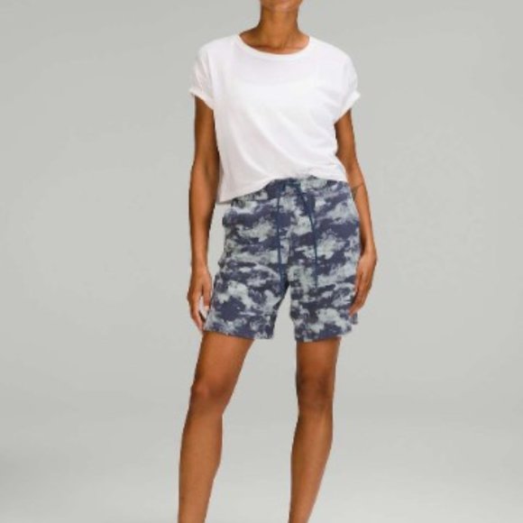 Lululemon - Loungeful High-Rise Short 7’’ - Size 4 - BNWT - Picture 6 of 11